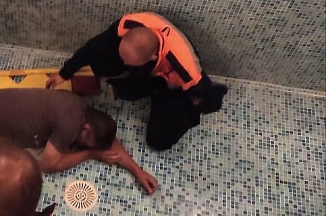 В Тихорецке мужчина упал в бассейн без воды глубиной больше двух метров