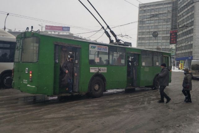 В Новосибирске пассажиры пожаловались на работу водителей троллейбусов