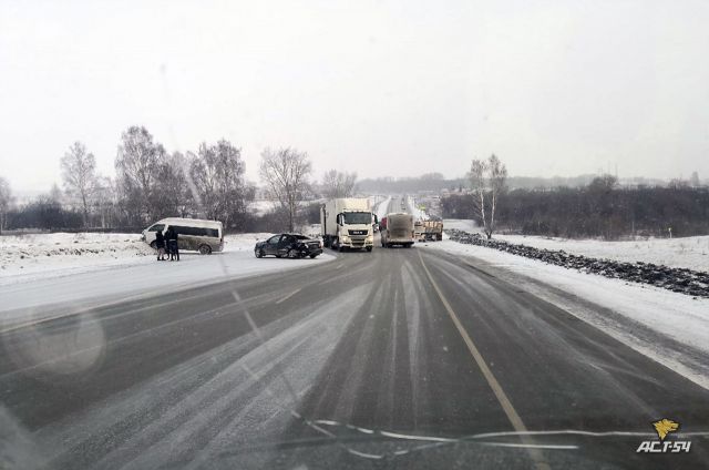 В Новосибирской области произошло массовое ДТП с автобусом и грузовиком