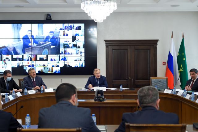Мурат Кумпилов провел заседание Антинаркотической комиссии в РА