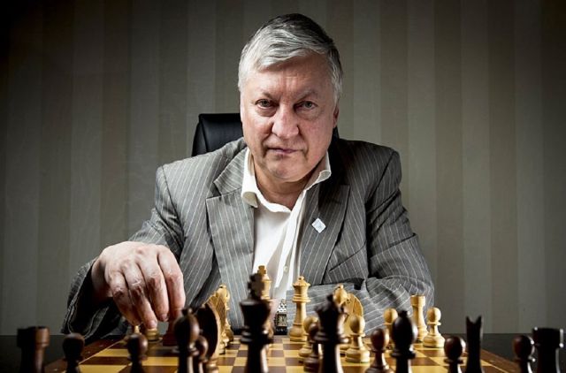 Анатолий Карпов проведёт в Новосибирске сеанс одновременной игры в шахматы