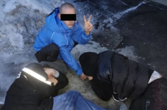 В Новосибирске пьяные парни угрожала изнасиловать администратора сауны