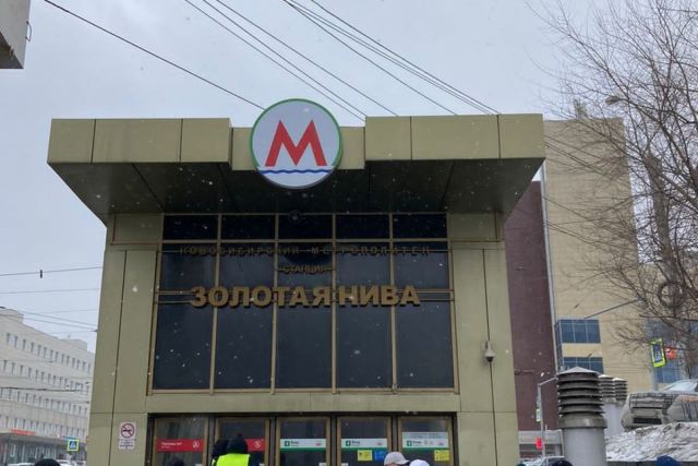 В Новосибирске начали обновлять логотипы метрополитена
