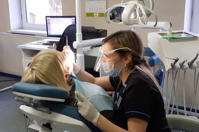 Жительница Новосибирска лишилась зубов из-за халатности стоматологов