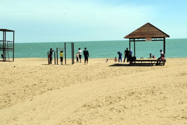 Воду на пляжах Махачкалы назвали самой грязной в Дагестане