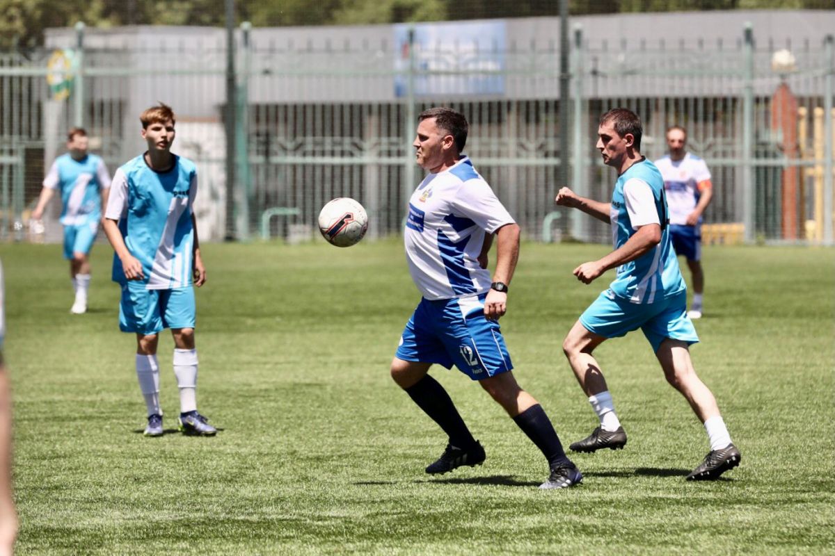 Звезды спорта и журналисты сыграли в футбол в Краснодаре