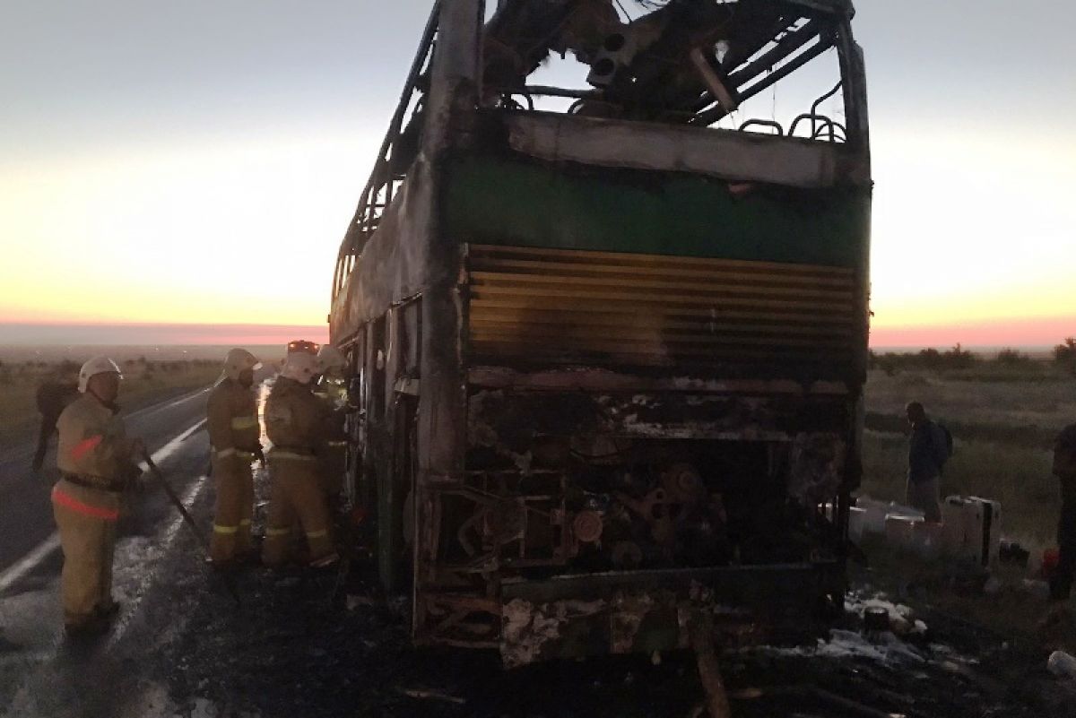 Автобус, следовавший из Дагестана в Саратов, сгорел в Калмыкии