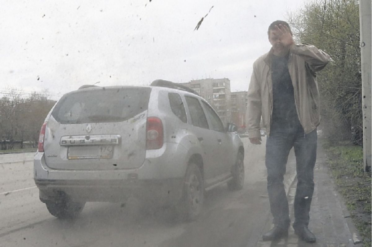 Очевидцы опубликовали видео с пыльной бурей в Ейске