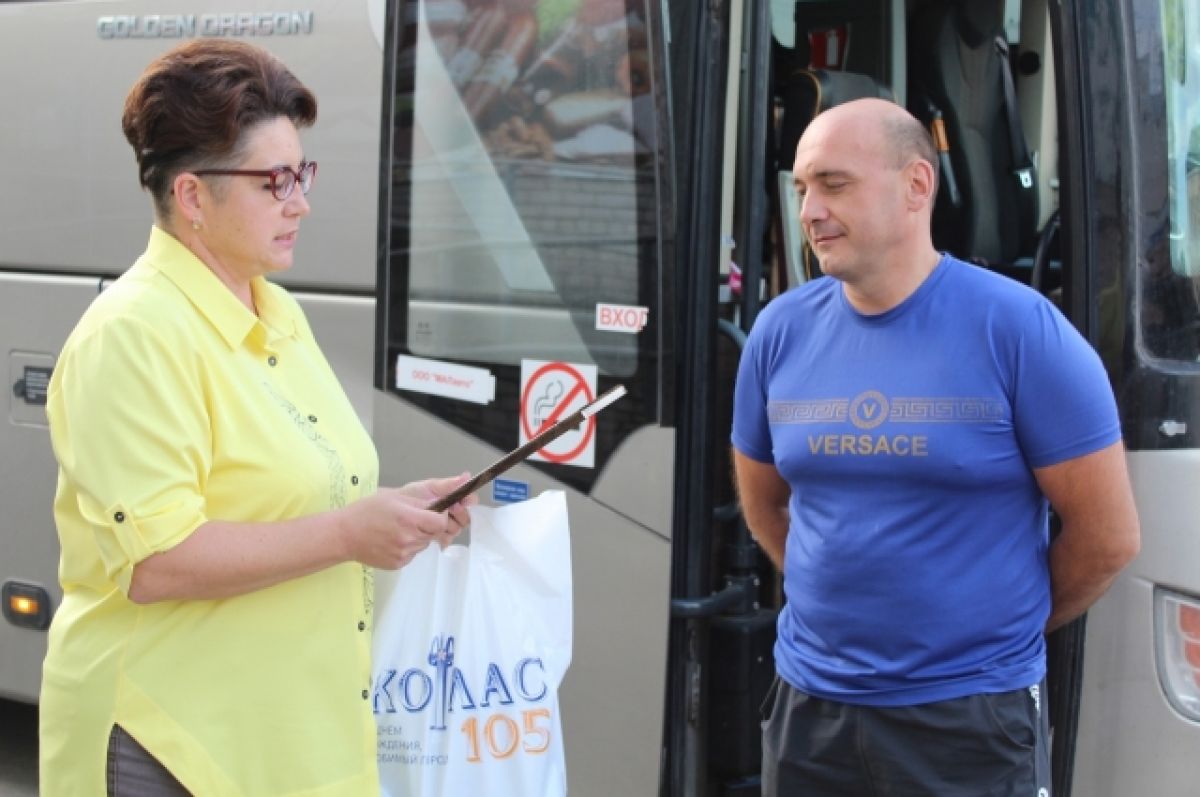 В Котласе наградили водителя, спасшего автобус с призывниками
