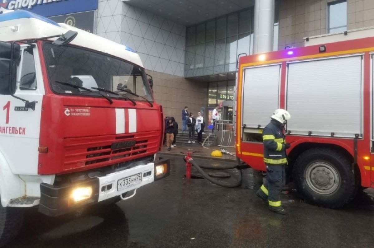 Посетителей ТРЦ «Титан Арена» в Архангельске эвакуировали из-за задымления