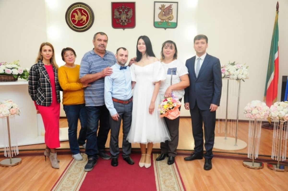 В Казани из-за мобилизации пара досрочно зарегистрировала брак