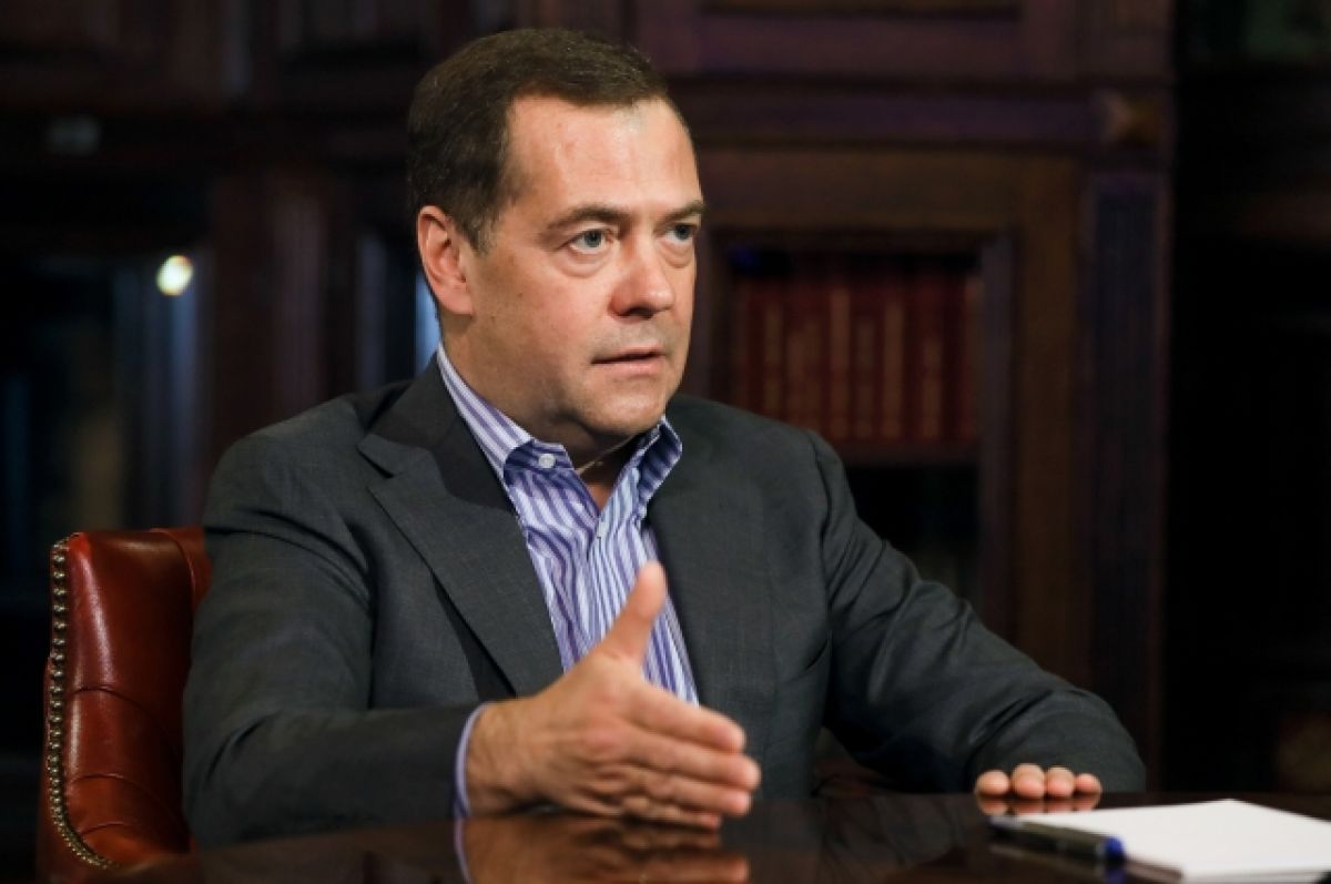 Медведев назвал ЧП на Крымском мосту террористическим актом и диверсией