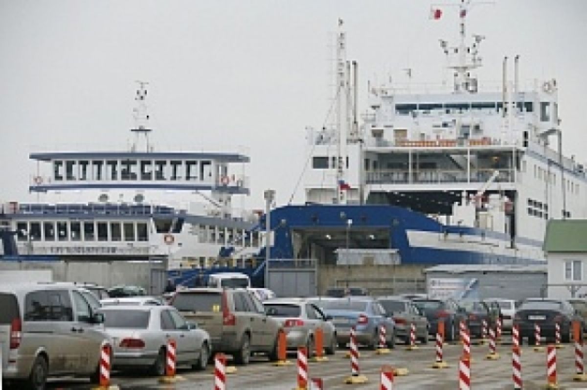 12 тыс. пассажиров и 4 тыс. автомобилей переправили через Керченский паром
