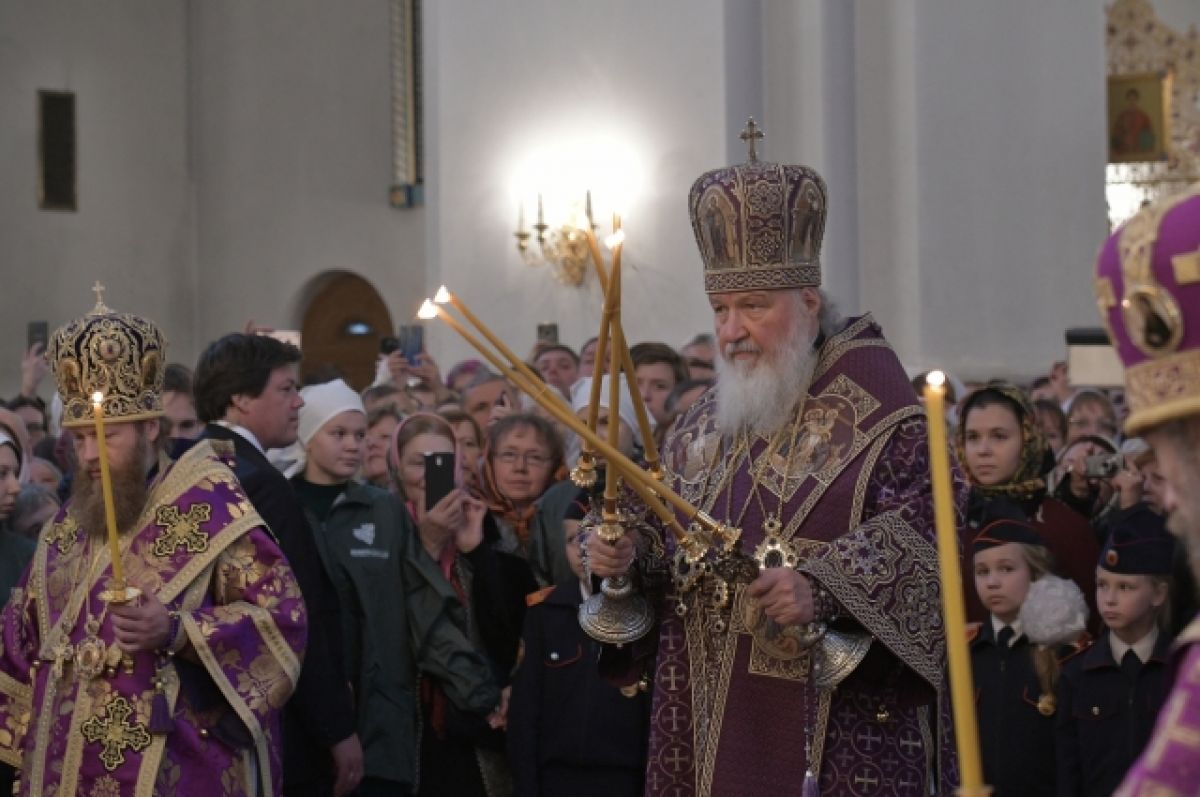 Патриарх Кирилл освятил Михаило-Архангельский собор
