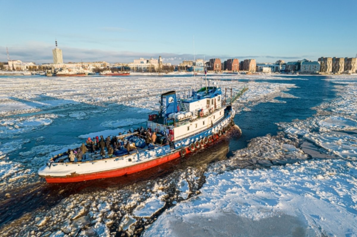В Архангельске с 22 ноября теплоходы уступают место буксирам