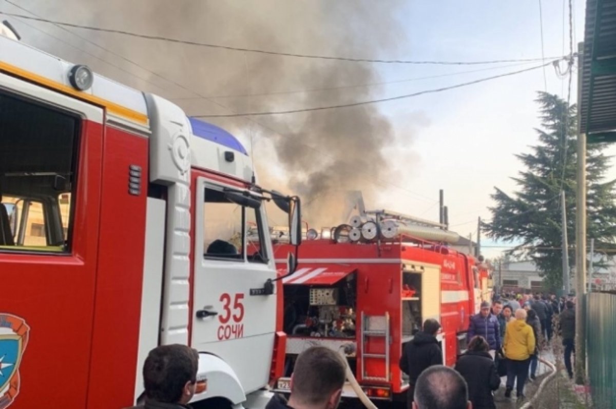 В Сочи произошёл пожар в трех домах