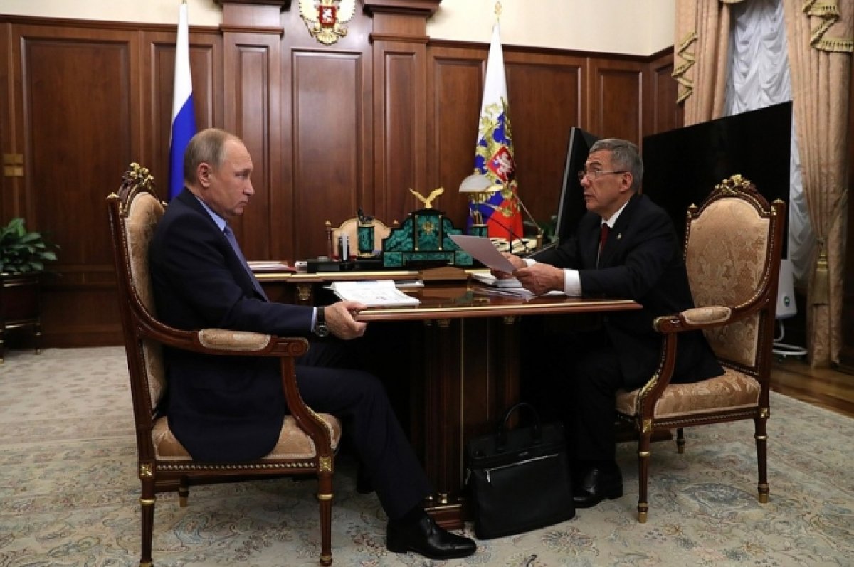 Владимир Путин провел встречу с Рустамом Миннихановым в Кремле