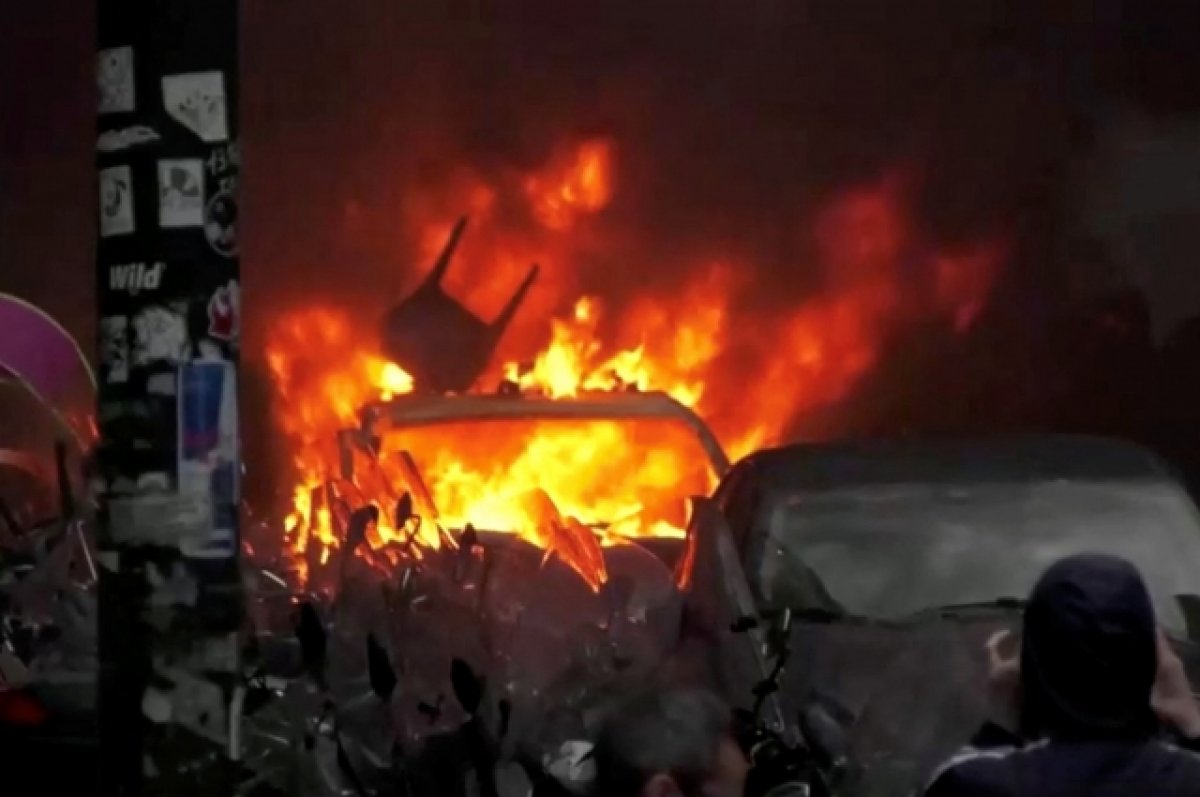 Футбольные фанаты устроили массовые беспорядки в Неаполе перед матчем ЛЧ