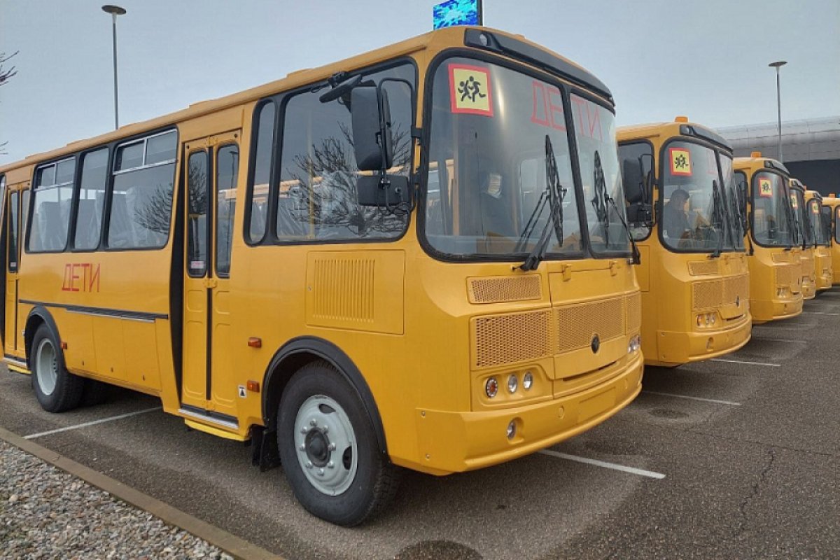 Школы Краснодарского края получили 16 новых автобусов