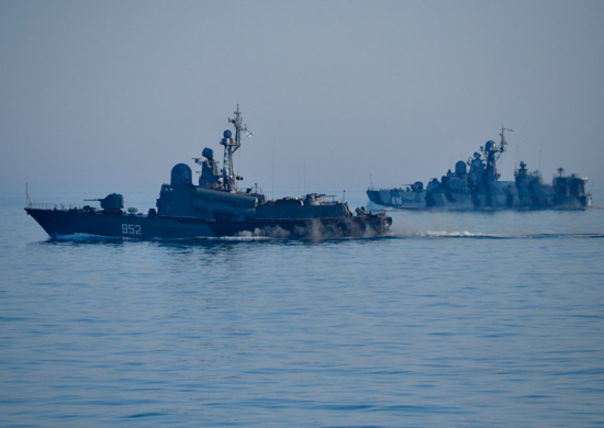 Черноморский флот уничтожил надводный беспилотник, атаковавший Севастополь