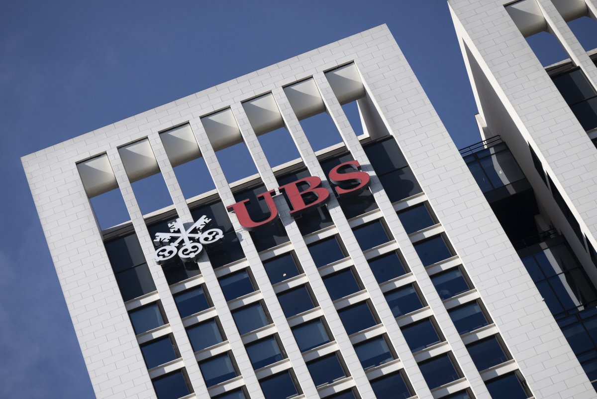  UBS        Credit Suisse