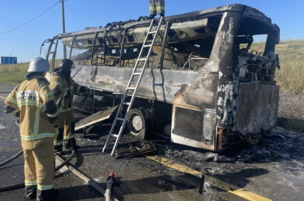 Под Краснодаром сгорел автобус с десятью пассажирами, никто не пострадал