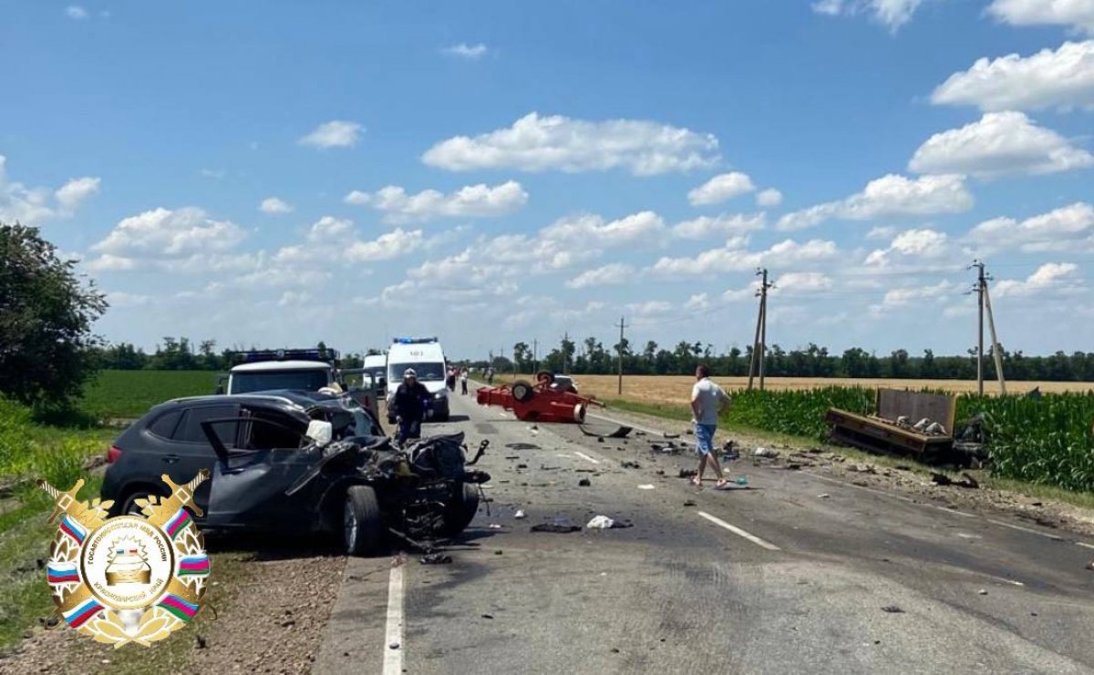 На Кубани водитель иномарки погибла в лобовом столкновении с большегрузом