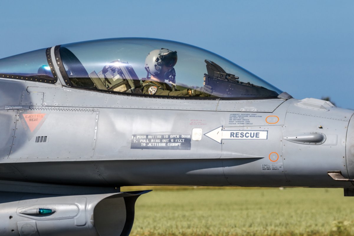 NZZ:  F-16    ,  