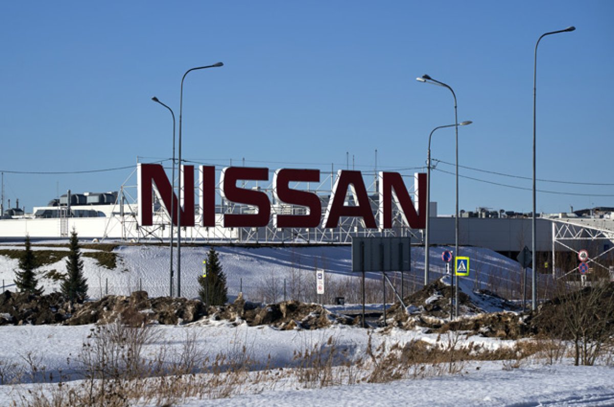   ?   Nissan  -  