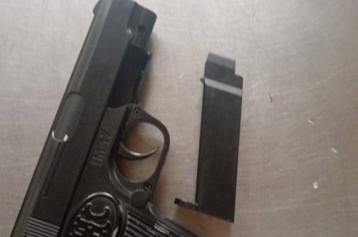 В Анапе подросток целился в машину из игрушечного пистолета