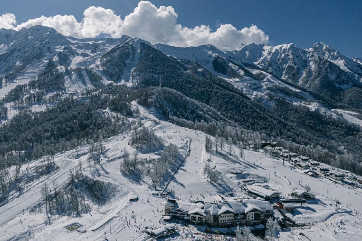 Часть горнолыжных трасс в Сочи закрывается с 26 марта
