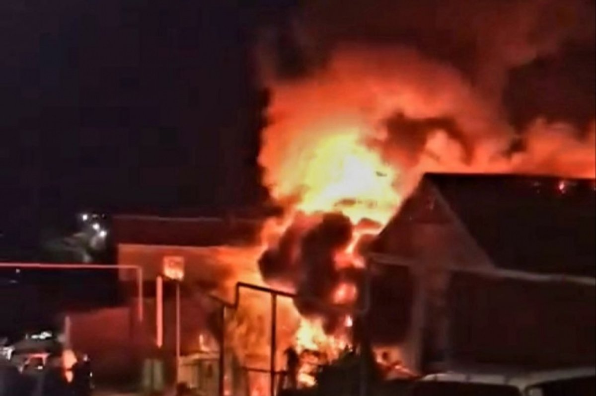При пожаре в частном доме в Туапсе погибли три человека