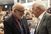 Лауреаты Нобелевской премии по физике Франсуа Энглер и Питер Хиггс.