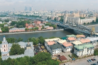 Жители опасаются, что такие домики потеснят скворечники у Москвы-реки. 
