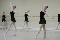  Студентки сдают экзамен по классическому танцу в Академии Русского балета им. А. Я. Вагановой в Санкт-Петербурге.