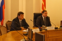 Алексей Островский и Игорь Ляхов на пресс-конференции после заседания облдумы.