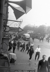 Ленинградцы бегут по улицам города в первые дни войны. 1941