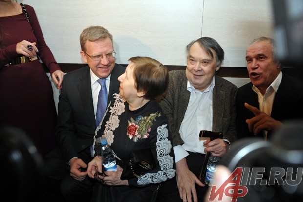 Слева направо: Алексей Кудрин, Алексей Герман с женой Светланой и Сергей Гармаш.
