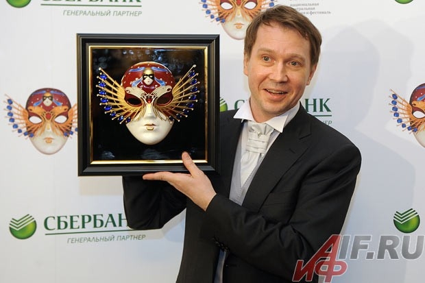 Евгений Миронов получил приз в номинации «Лучшая мужская роль в драме» за роль Калигулы в спектакле литовского классика Някрошюса, поставленном в столичном Театре Наций.
