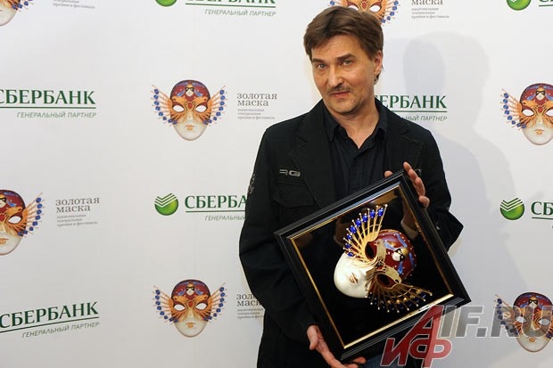 Юрий Бутусов стал лауреатом фестиваля в номинации «Драма / Работа режиссера» за постановку спектакля «Чайка» в московском театре «Сатирикон».