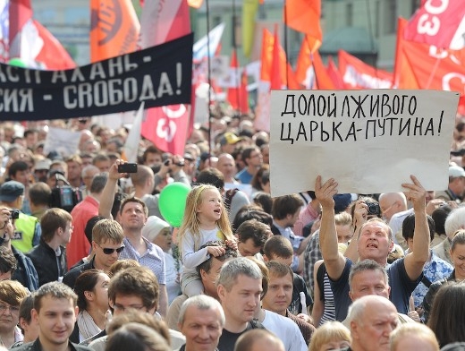 Активисты сообщали о 10-20 тысячах человек на площади.