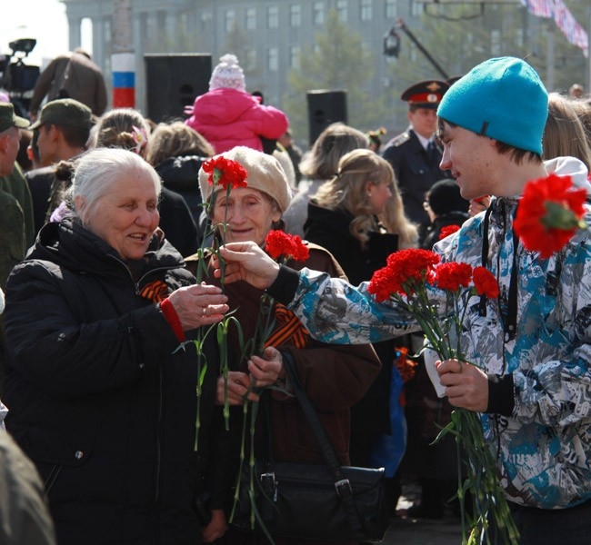 Фото 9 мая Омск <br><a href="http://www.omsk.aif.ru/" target=blank>Подробности - на сайте региона</a>