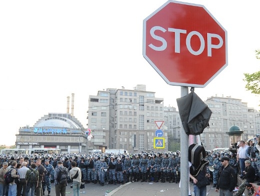 К 20.00 Болотная площадь оказалась полностью зачищена от активистов.