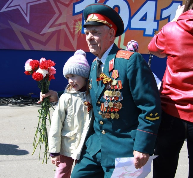Фото 9 мая Омск<br><a href="http://www.omsk.aif.ru/" target=blank>Подробности - на сайте региона</a>