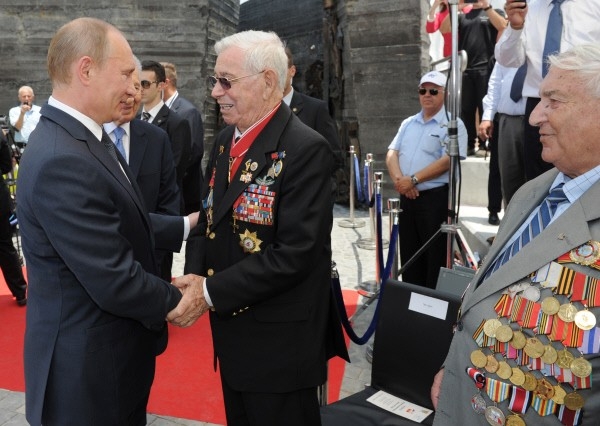 Президент России Владимир Путин в городе Нетании на церемонии открытия мемориала Победы Красной Армии над фашистской Германией.