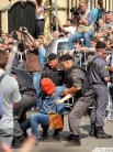Задержание активистов, выступивших в поддержку Pussy Riot