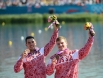 Российские спортсмены Илья Первухин и Алексей Коровашков (слева направо), завоевавшие бронзовые медали, на церемонии награждения призеров соревнований по гребле на каноэ-двойках на дистанции 1000 метров на Олимпийских играх 2012 года в Лондоне.