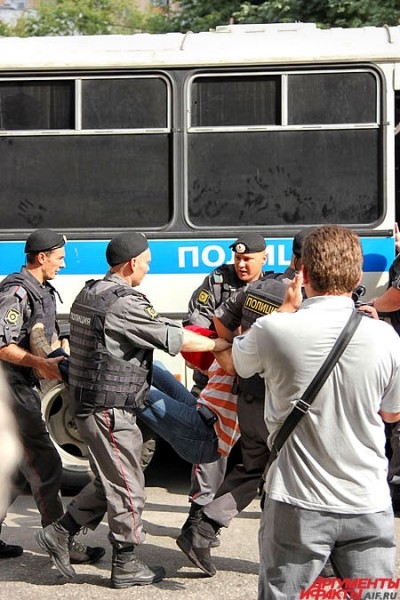 Задержание активистов, выступивших в поддержку Pussy Riot