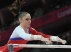 Россиянка Алия Мустафина, занявшая первое место, выполняет упражнения на брусьях во время финальных соревнований по спортивной гимнастике среди женщин на ХХХ Олимпийских играх 2012 года в Лондоне.