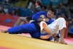 Российский спортсмен Тагир Хайбулаев (в синем кимоно) и борец из Чехии Лукас Крпалек во время поединка 1/4 финала на соревнованиях по дзюдо среди мужчин на Олимпийских играх 2012 года в Лондоне.